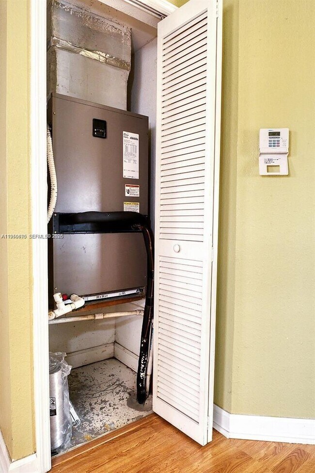 Building Photo - 12193 SW 124th Ct