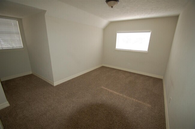 Building Photo - 3338 Walhalla Dr