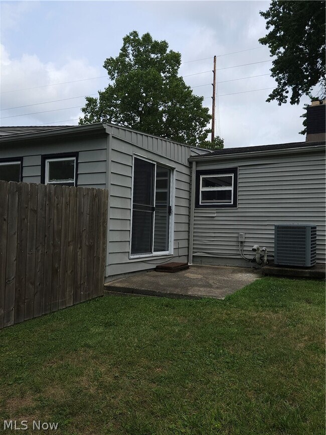 Building Photo - 4660 Darrow Rd