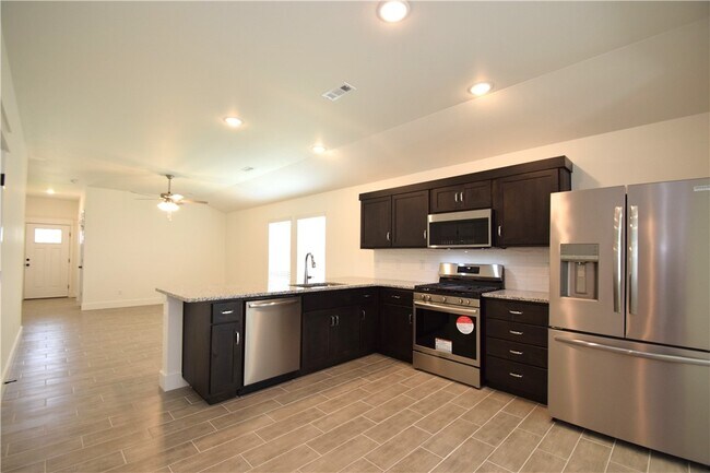 Building Photo - 2071 Bluestem Dr