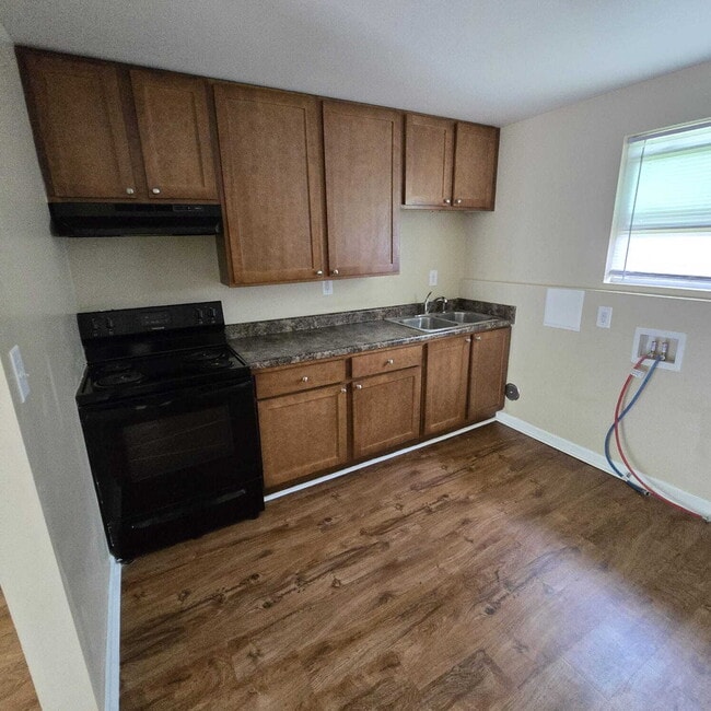 Building Photo - This 2 Bedroom 1 bath home has been recently updated.