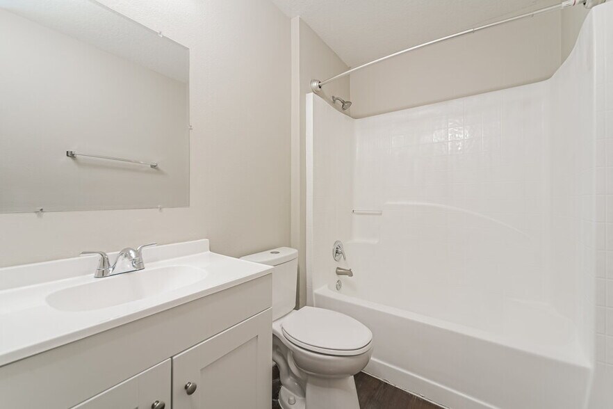 Building Photo - 433 Hammerstone Ave