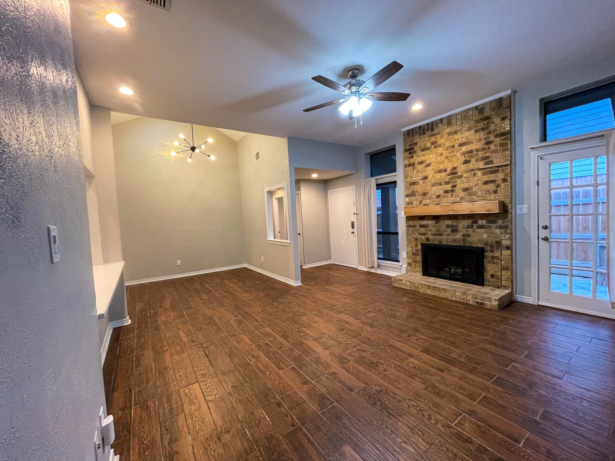 doors and windows offer lots of natural light - 812 Via Madonna