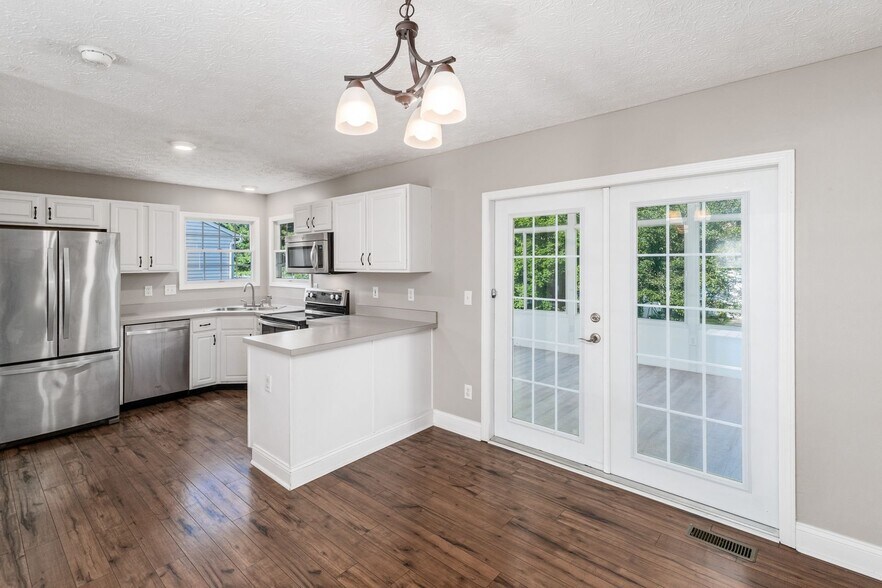 Building Photo - 8446 Olenbrook Dr