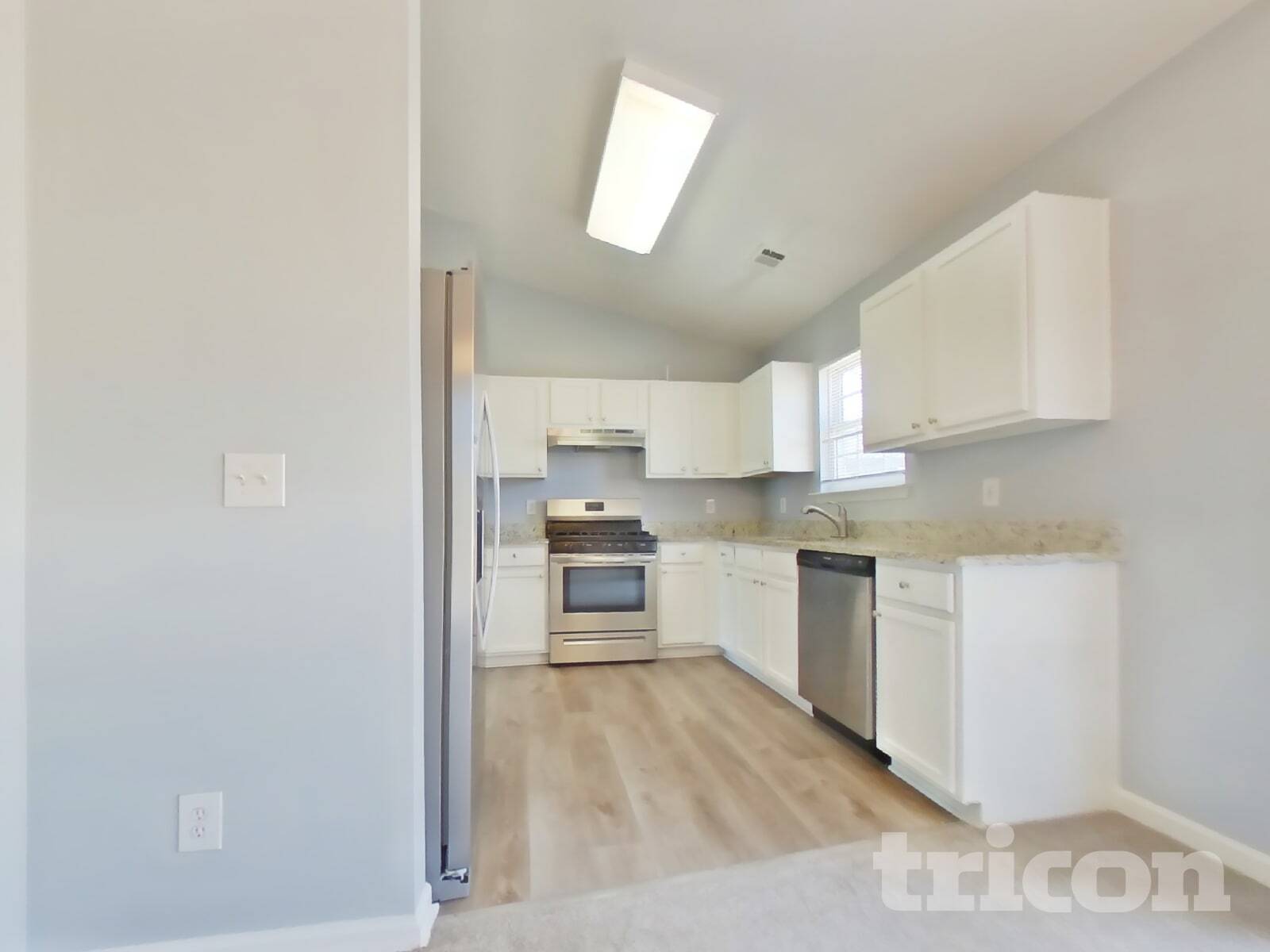 Building Photo - 245 Longview Dr