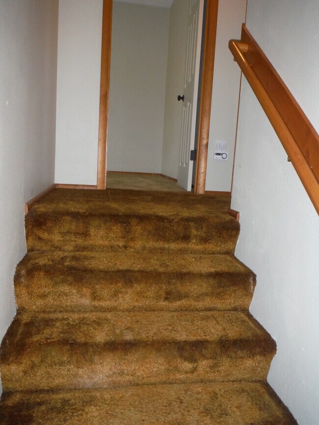 Building Photo - Cute 3 Bedroom Condo w/ Bonus Room - Walki...