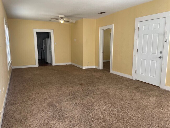 Building Photo - Two Bedroom Two Bathroom Home w/ a BONUS Room