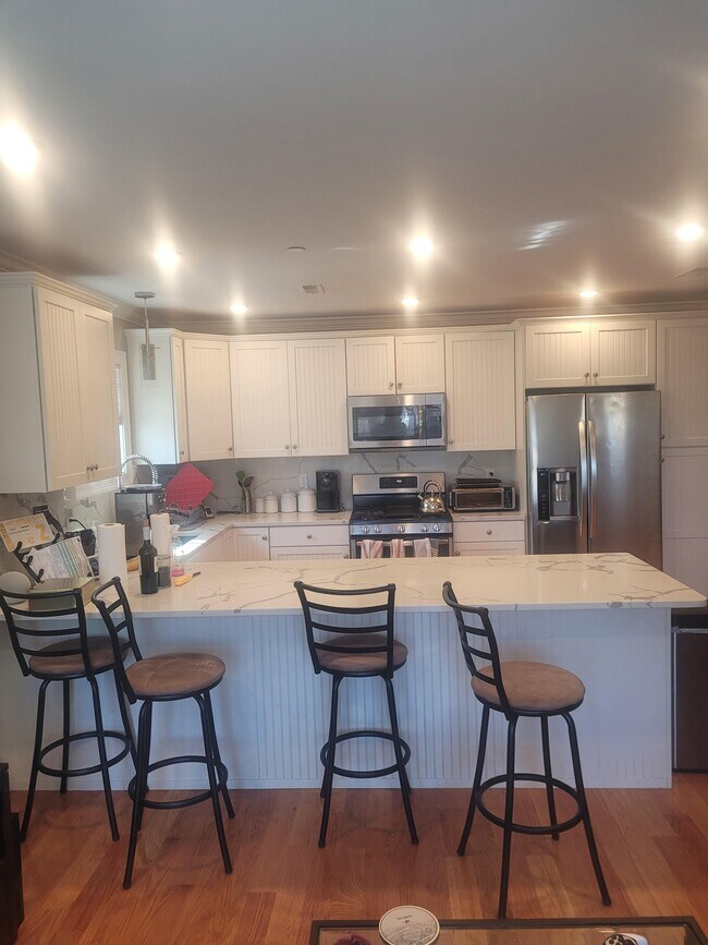 Building Photo - 116 Holland St