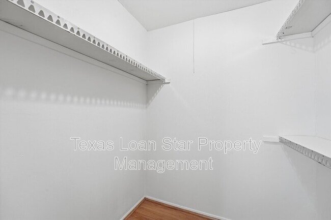 Building Photo - 12447 Sharpview Dr