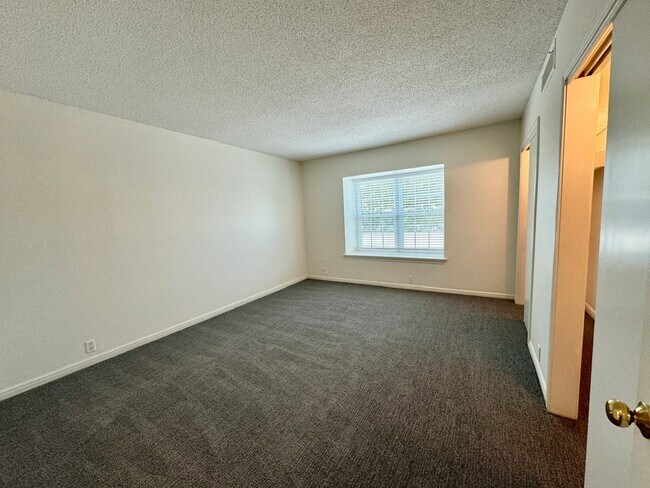 Building Photo - 2601 Bellefontaine