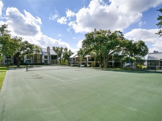 Building Photo - 118 World of Tennis Sq