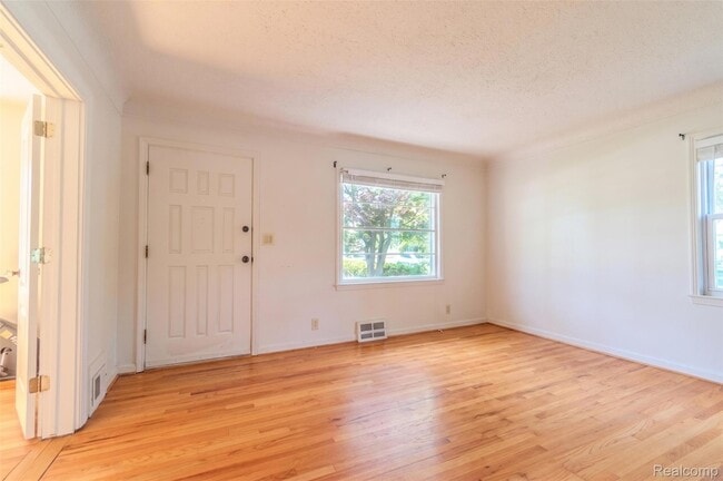 Building Photo - 3224 N Altadena Ave