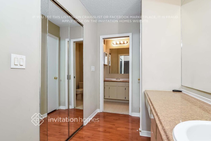 Building Photo - 14817 Farnham Way