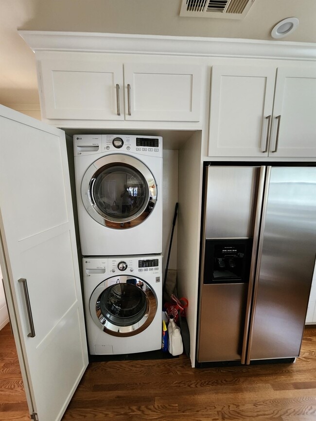 Building Photo - 1230 Oak Cir Dr