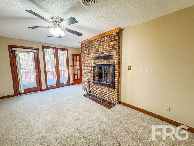 Building Photo - 1228 Forest Acres Dr