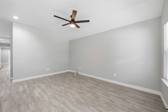 Building Photo - 3425 Mt Pleasant St