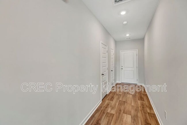 Building Photo - 790 Ridgley Dr