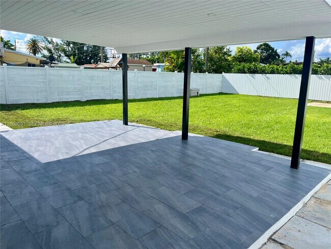 Building Photo - 7113 SW 21st St