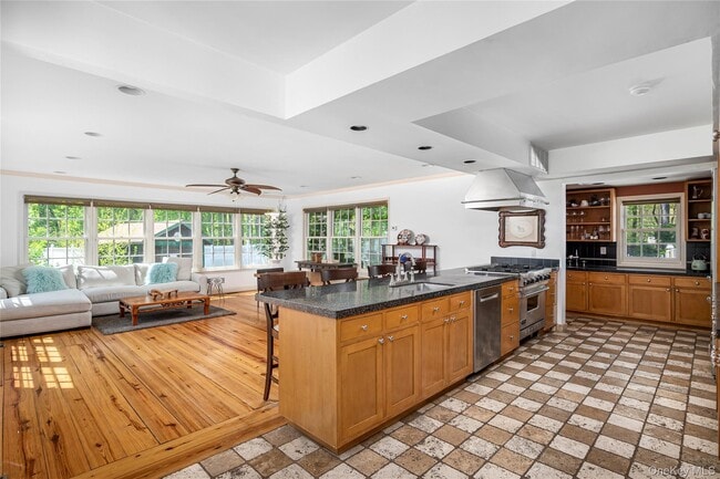 Building Photo - 197 US-9W