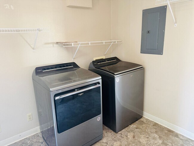 Building Photo - 1245 Cody Dr
