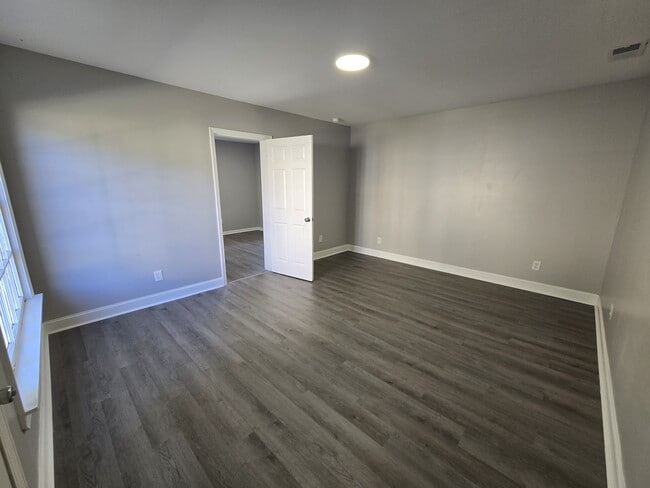 Building Photo - 838 Northside Dr E