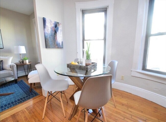 Building Photo - 217 Boylston St