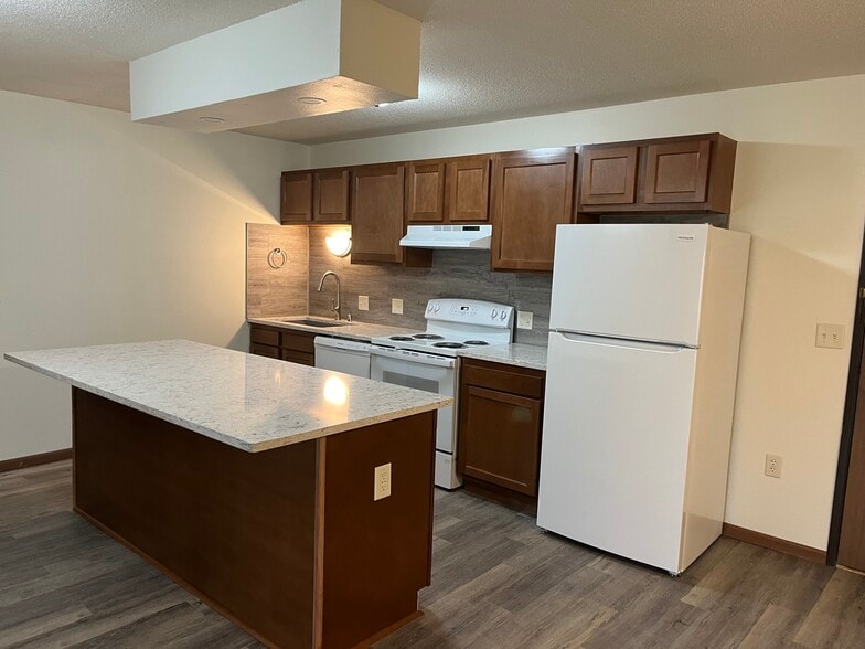 Building Photo - Fox Run Apartments