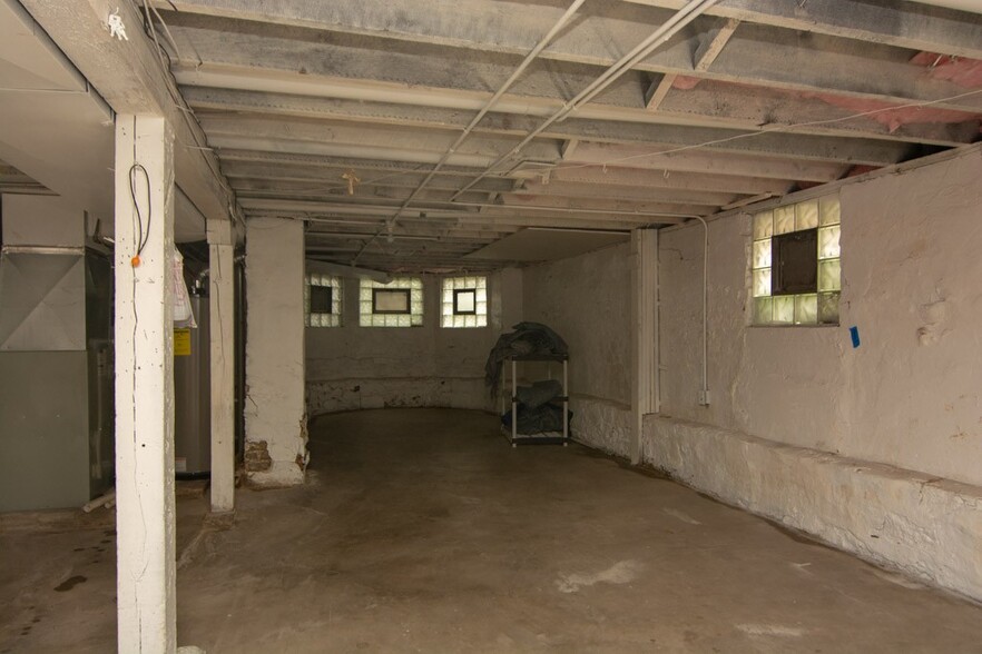 Building Photo - 2814 N Maplewood Ave