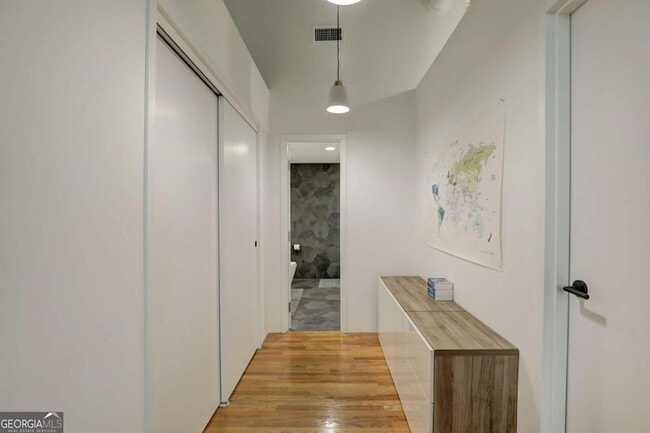 Building Photo - 3235 Roswell Rd NE