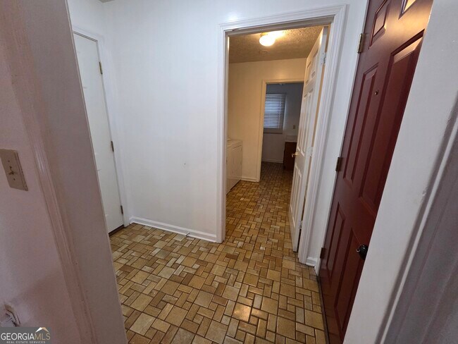 Building Photo - 160 Fox Meadow Dr