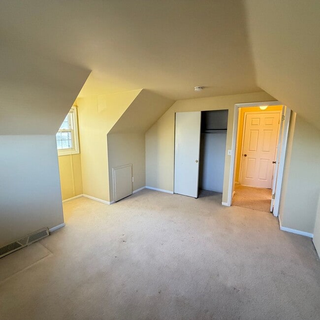 Building Photo - Four Bedroom Home in Forest Hills Schools!