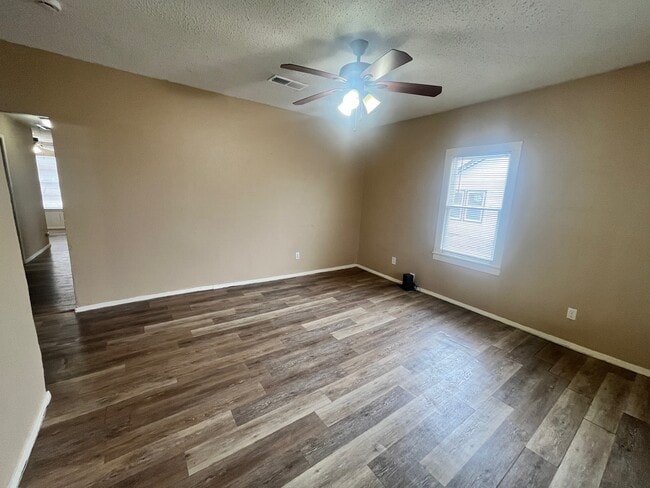 Building Photo - 119 S 5th St