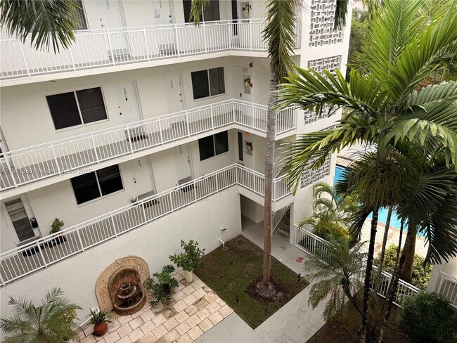 Building Photo - 10001 W Bay Harbor Dr