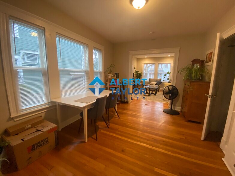 Building Photo - 21 Moraine St