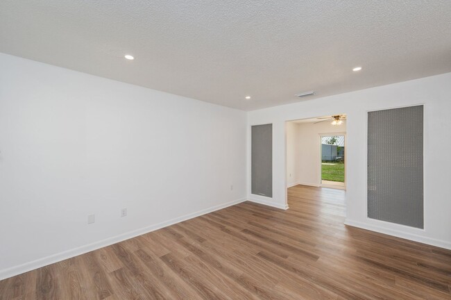 Building Photo - Central 4 bedroom in Niceville!