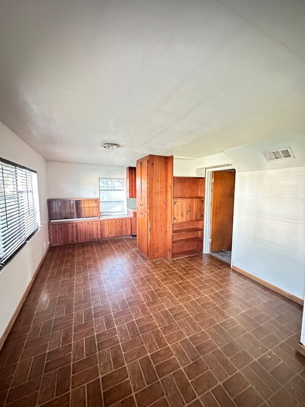 Building Photo - 3209 Albert St