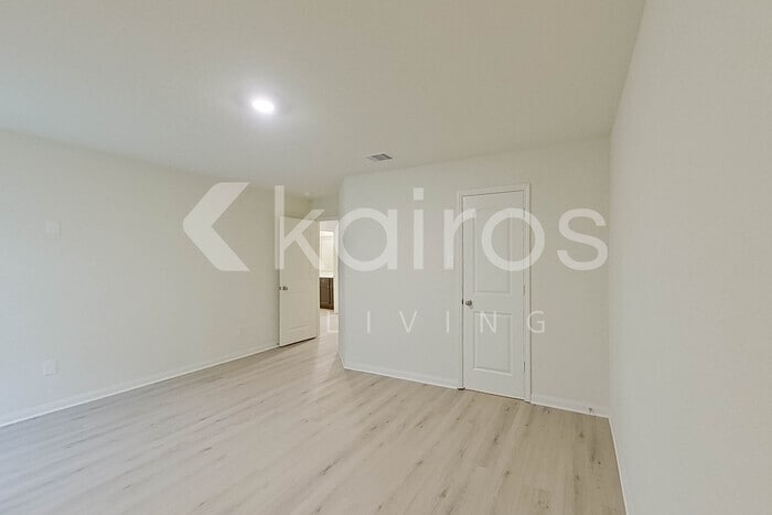Building Photo - 10631 Hillside Creek Dr