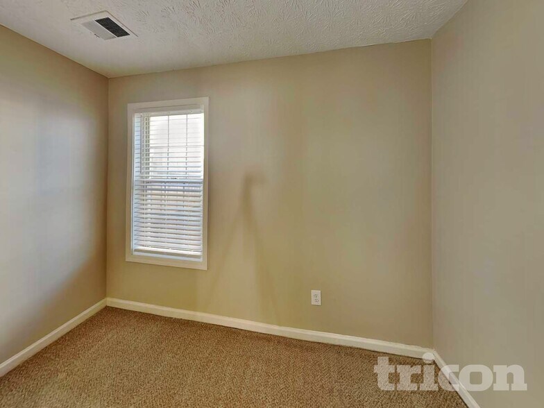 Building Photo - 1403 Westward Dr SW