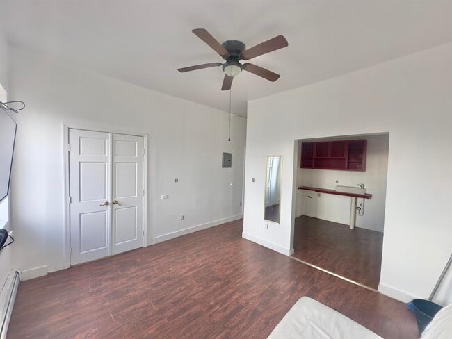 Building Photo - 189 Van Horne St