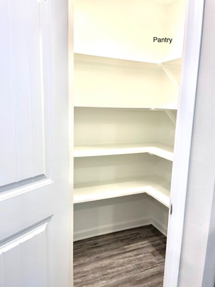 Building Photo - 33419 Hyacinth St