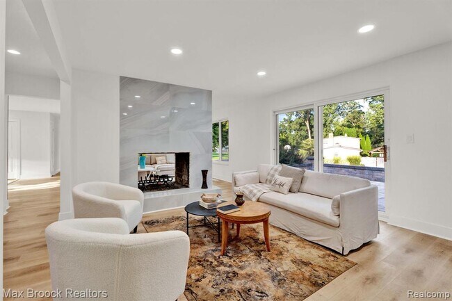 Building Photo - 7011 White Pine Dr