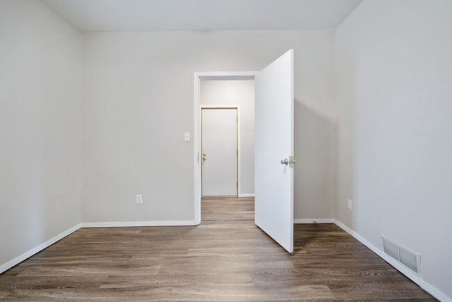 Building Photo - 2118 College St