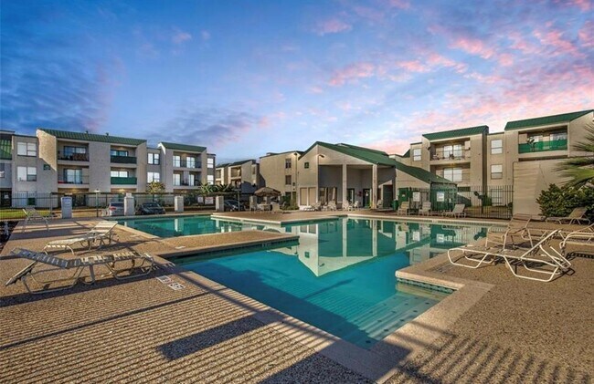 Primary Photo - 2820 S Bartell Dr