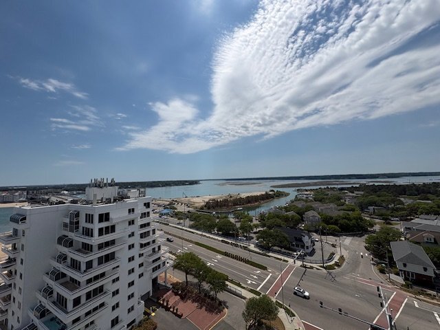 Building Photo - 3558 Shore Dr