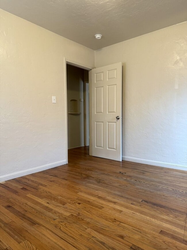 Building Photo - Cozy 3 bedroom/1 bath for rent