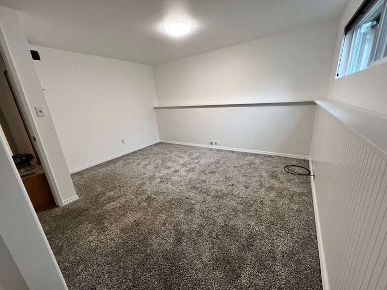 Building Photo - 10409 NE 130th St