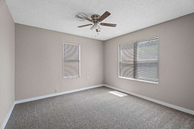 Building Photo - Cozy 3 Bed, 2 Bath with Backyard Deck