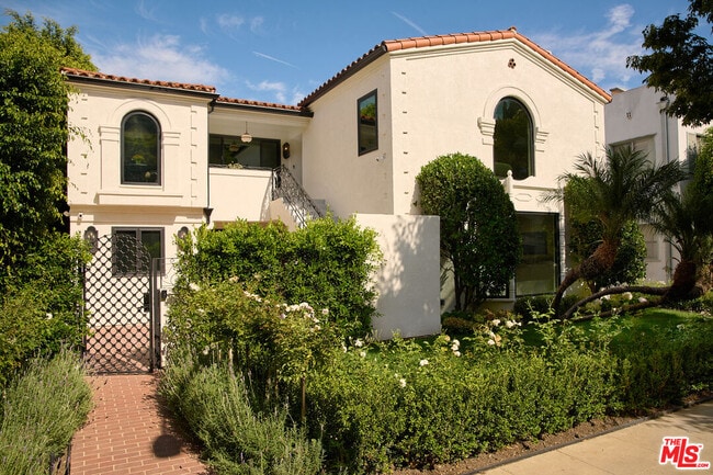 Building Photo - 236 S Reeves Dr
