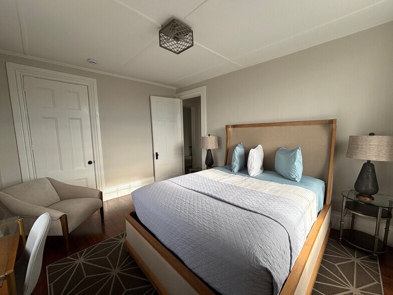 Building Photo - 77 Coggeshall Ave