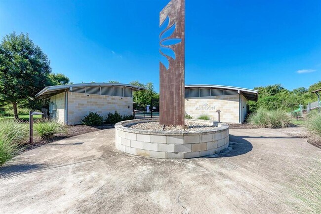 Building Photo - 5320 Ingersoll Ln